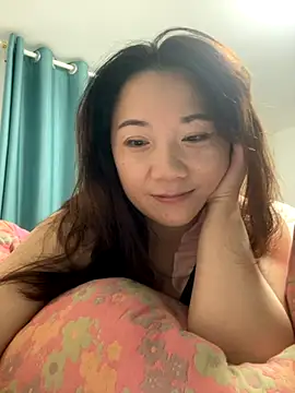 Snapshot of Momo-9988 chatting on 11/07/25, 03:45 Momo-9988 online show from 11/07/25, 03:45