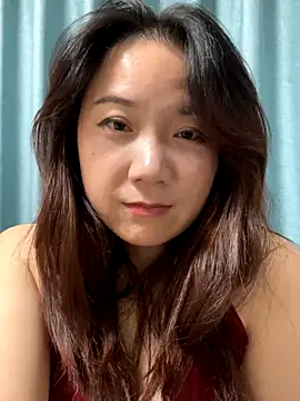 Snapshot of Momo-9988 chatting on 11/10/25, 04:17 Momo-9988 online show from 11/10/25, 04:17