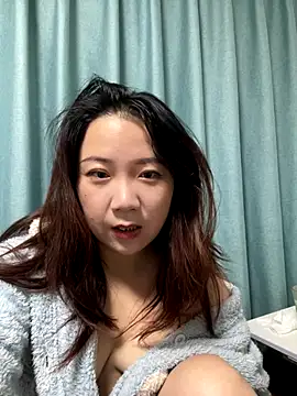 Snapshot of Momo-9988 chatting on 11/11/25, 04:07 Momo-9988 online show from 11/11/25, 04:07