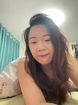 Snapshot of Momo-9988 chatting on 11/17/25, 04:13 Momo-9988 online show from 11/17/25, 04:13