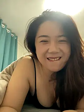 Snapshot of Momo-9988 chatting on 11/25/25, 04:18 Momo-9988 online show from 11/25/25, 04:18