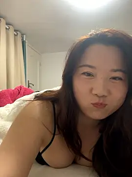 Snapshot of Momo-9988 chatting on 01/19/26, 04:11 Momo-9988 online show from 01/19/26, 04:11