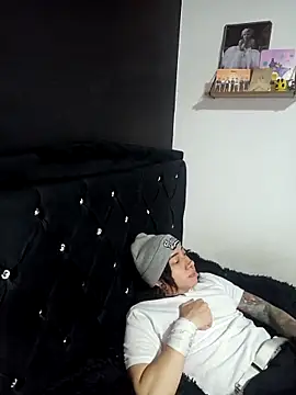 Iluromi online show from 10/28/25, 04:20