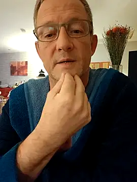 Snapshot of TommyTom76 chatting on 01/10/26, 08:10 TommyTom76 online show from 01/10/26, 08:10