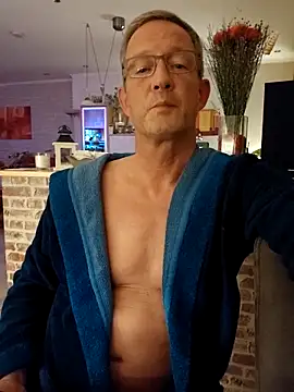 Snapshot of TommyTom76 chatting on 02/14/26, 10:06 TommyTom76 online show from 02/14/26, 10:06