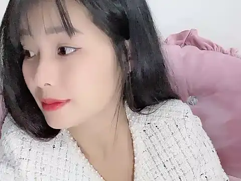 Snapshot of Lie_liee chatting on 11/23/25, 01:11 Lie liee online show from 11/23/25, 01:11