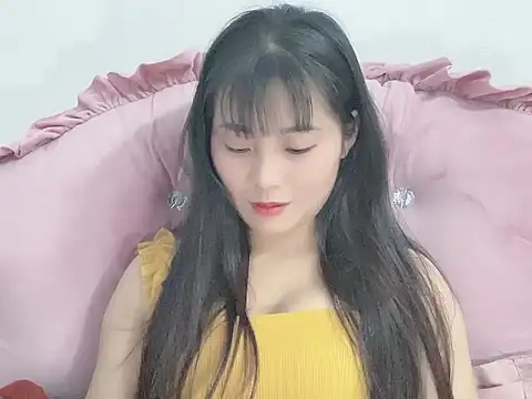 Snapshot of Lie_liee chatting on 12/16/25, 02:11 Lie liee online show from 12/16/25, 02:11