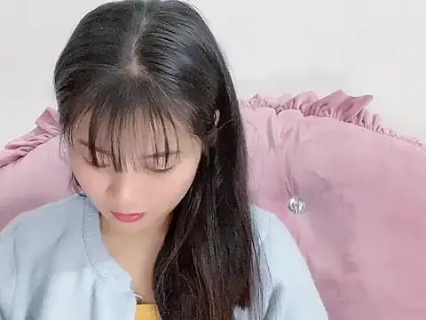 Snapshot of Lie_liee chatting on 12/17/25, 01:28 Lie liee online show from 12/17/25, 01:28