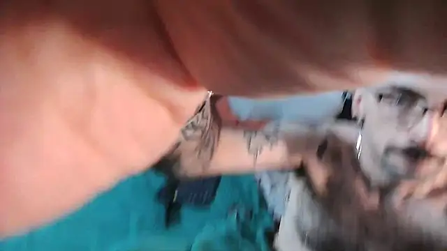 Snapshot of hungbot chatting on 10/20/25, 07:42 hungbot online show from 10/20/25, 07:42