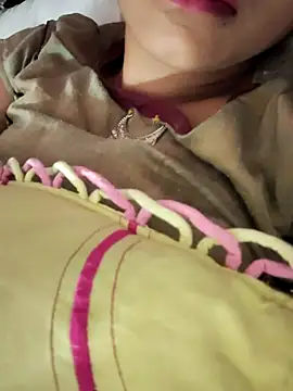 Queen-Bee143 online show from 02/14/26, 05:04