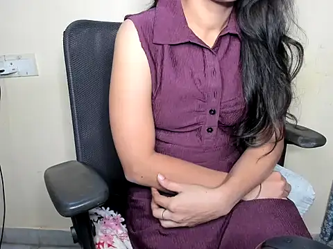 Queen-Bee143 online show from 04/23/26, 11:40