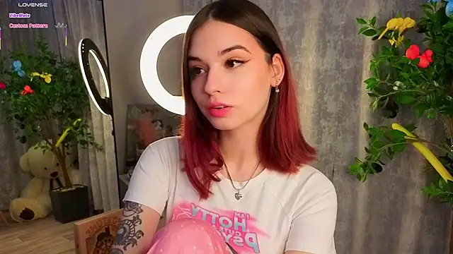 LunaraRada online show from 02/06/26, 06:00