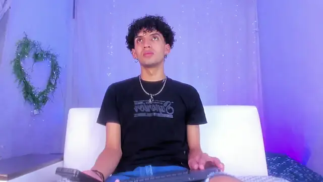 Snapshot of josesweet_ chatting on 10/02/25, 07:32 josesweet  online show from 10/02/25, 07:32