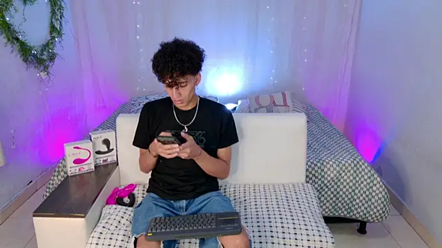 Snapshot of josesweet_ chatting on 10/03/25, 11:02 josesweet  online show from 10/03/25, 11:02