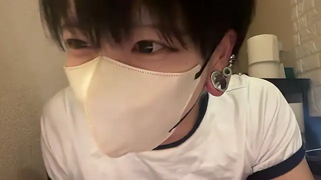 Snapshot of tora3220 chatting on 10/21/25, 01:12 tora3220 online show from 10/21/25, 01:12