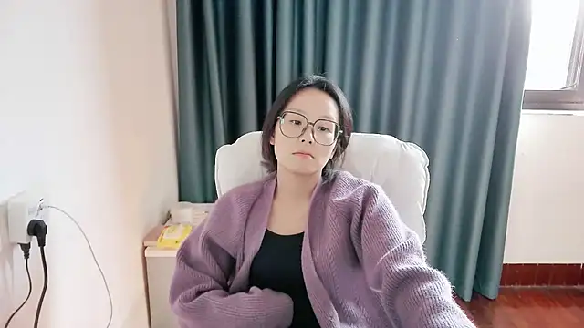 Snapshot of guai00 chatting on 10/24/25, 02:19 guai00 online show from 10/24/25, 02:19