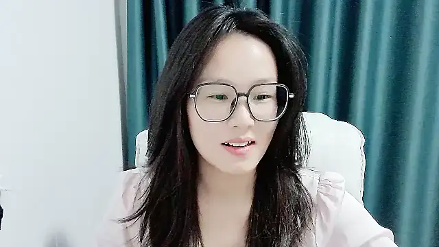 Snapshot of guai00 chatting on 10/28/25, 01:03 guai00 online show from 10/28/25, 01:03