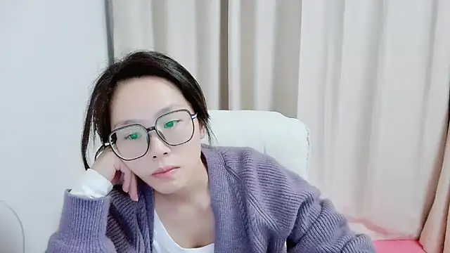 Snapshot of guai00 chatting on 11/10/25, 01:32 guai00 online show from 11/10/25, 01:32