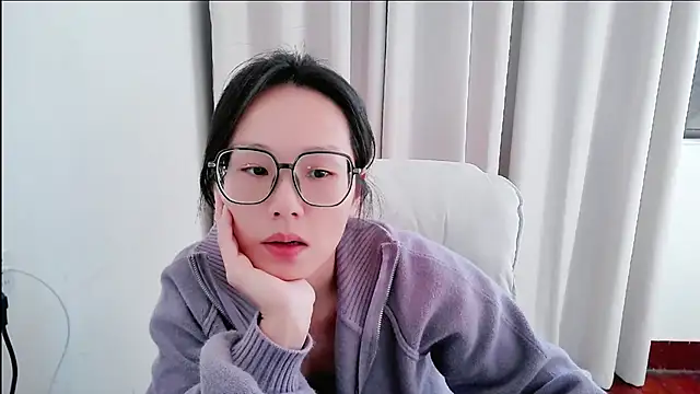 Snapshot of guai00 chatting on 11/25/25, 06:24 guai00 online show from 11/25/25, 06:24