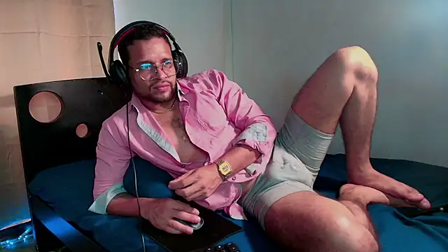 LucasGaeel online show from 10/10/25, 04:17