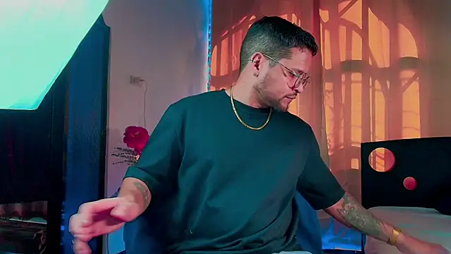 LucasGaeel online show from 11/04/25, 08:19