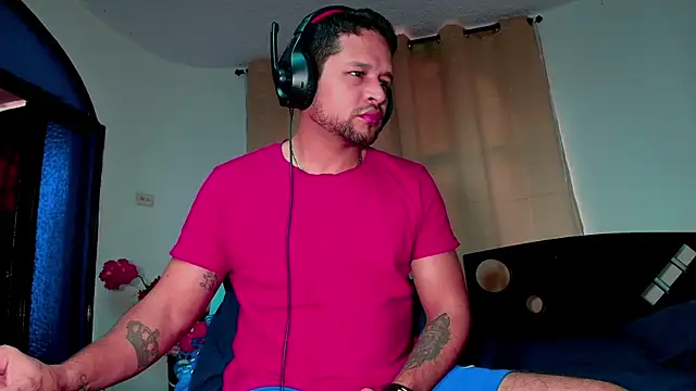 LucasGaeel online show from 11/18/25, 08:46