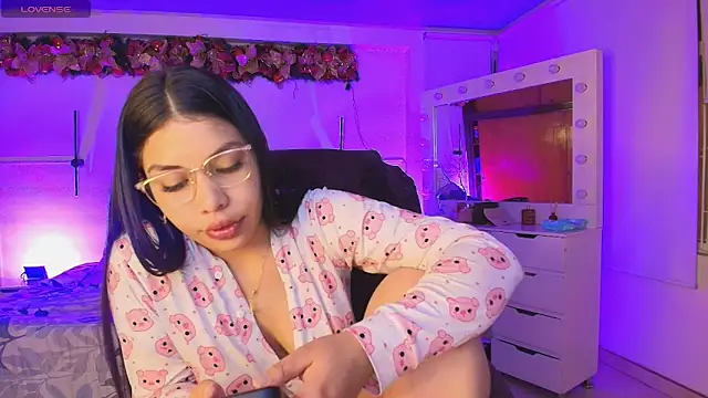 kloe28 online show from 12/23/25, 10:02