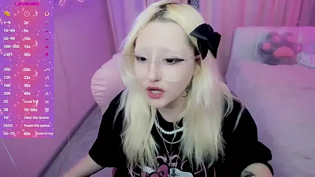 JuliaSharkk online show from 11/20/25, 09:47