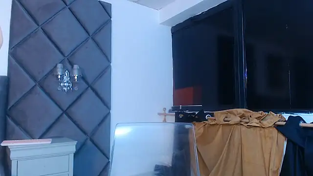 Snapshot of WendyChantal chatting on 10/15/25, 06:02 WendyChantal online show from 10/15/25, 06:02