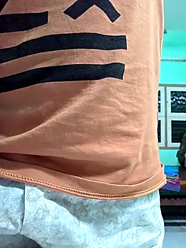 Snapshot of handsome_blg_tam chatting on 10/22/25, 04:29 handsome blg tam online show from 10/22/25, 04:29