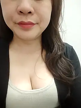 Girl Shy2000 online show from 03/05/26, 10:17