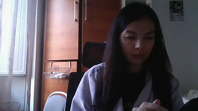 Lorivell online show from 11/18/25, 10:41