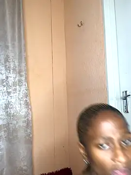 Snapshot of Caramel102004 chatting on 09/25/25, 12:25 Caramel102004 online show from 09/25/25, 12:25