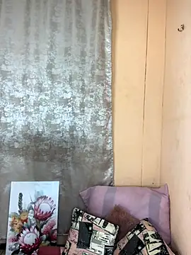 Snapshot of Caramel102004 chatting on 10/01/25, 11:00 Caramel102004 online show from 10/01/25, 11:00