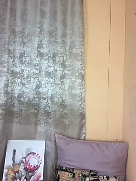 Snapshot of Caramel102004 chatting on 10/14/25, 08:20 Caramel102004 online show from 10/14/25, 08:20