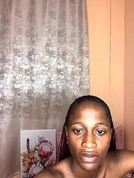 Snapshot of Caramel102004 chatting on 10/15/25, 05:57 Caramel102004 online show from 10/15/25, 05:57