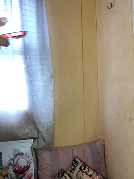 Snapshot of Caramel102004 chatting on 11/03/25, 11:44 Caramel102004 online show from 11/03/25, 11:44