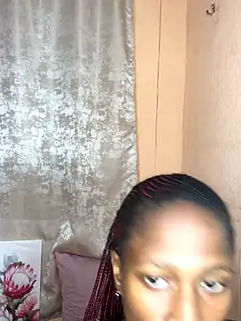 Snapshot of Caramel102004 chatting on 11/05/25, 09:48 Caramel102004 online show from 11/05/25, 09:48