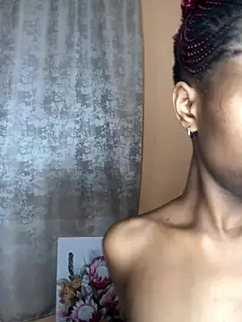 Snapshot of Caramel102004 chatting on 11/17/25, 08:14 Caramel102004 online show from 11/17/25, 08:14