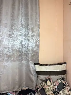 Snapshot of Caramel102004 chatting on 11/19/25, 10:21 Caramel102004 online show from 11/19/25, 10:21