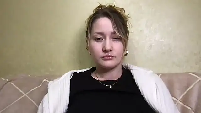 Snapshot of Veyriona chatting on 11/16/25, 03:28 Veyriona online show from 11/16/25, 03:28