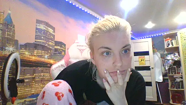 Snapshot of Veyriona chatting on 06/30/26, 05:36 Veyriona online show from 06/30/26, 05:36