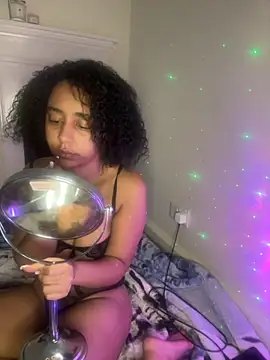 Snapshot of DarkFantisyxx chatting on 10/17/25, 08:17 DarkFantisyxx online show from 10/17/25, 08:17