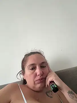 Snapshot of Eleanorxx chatting on 10/16/25, 09:10 Eleanorxx online show from 10/16/25, 09:10