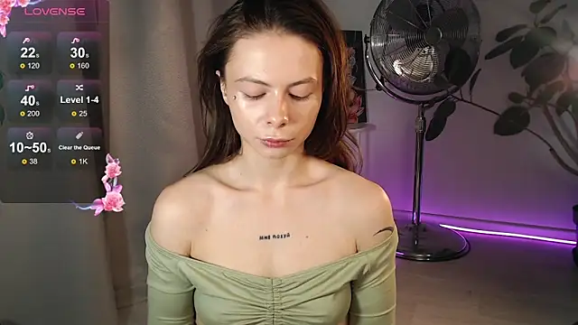 Snapshot of BellaAbey chatting on 12/13/25, 07:53 BellaAbey online show from 12/13/25, 07:53