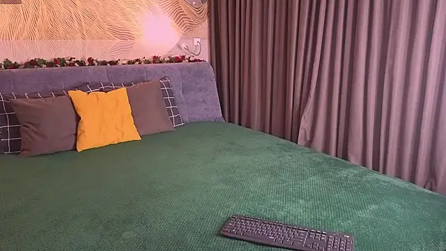 MilaYumi online show from 05/22/26, 04:34