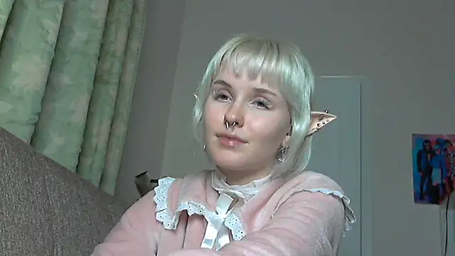 Snapshot of Paradoxy_ chatting on 12/14/25, 07:51 Paradoxy online show from 12/14/25, 07:51