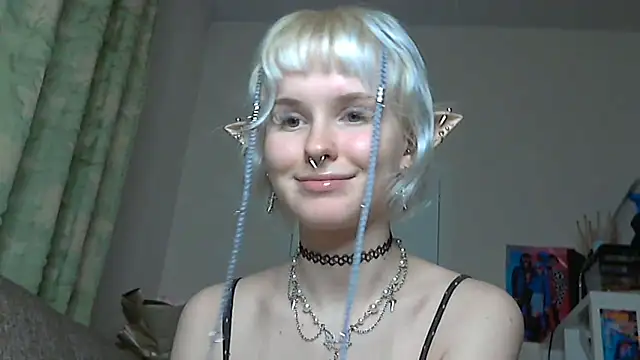 Snapshot of Paradoxy_ chatting on 12/21/25, 08:38 Paradoxy online show from 12/21/25, 08:38