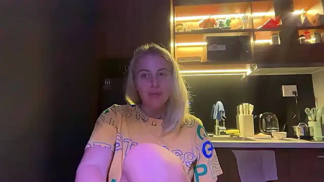 Snapshot of Miravynn chatting on 02/20/26, 04:51 Miravynn online show from 02/20/26, 04:51