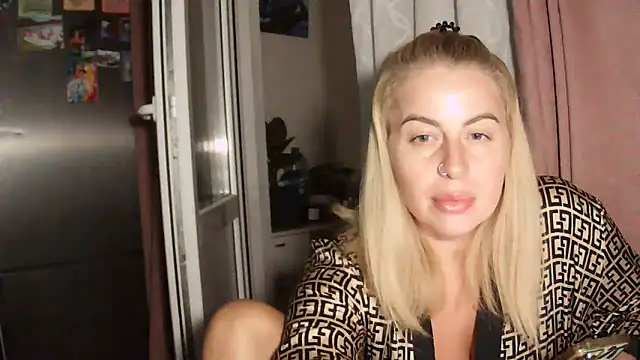 Snapshot of Miravynn chatting on 03/30/26, 07:59 Miravynn online show from 03/30/26, 07:59